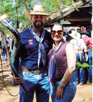 Alex Pereira e Aline Lourenço marcaram presença na tradicional Queima do Alho