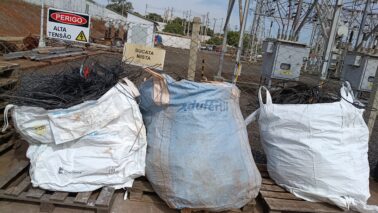 Retirada de cabos irregulares em postes é acompanhada pela CPFL
