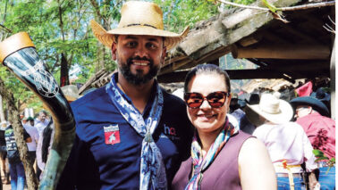 Alex Pereira e Aline Lourenço marcaram presença na tradicional Queima do Alho