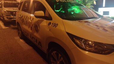 Mulher é presa por ameaça e injúria racial contra policial militar (Foto: O Diário de Barretos)