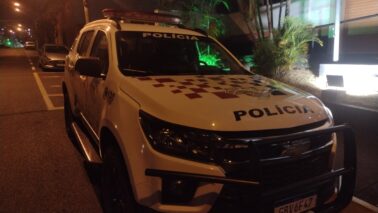 Adolescente é surpreendido com moto de sinais identificadores adulterados (Foto: O Diário de Barretos)