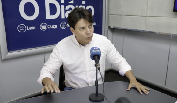 O advogado e ex-vereador Raphael Oliveira disputará as eleições de 2026 para o cargo de deputado federal pelo PDT (Partido Democrático Trabalhista).