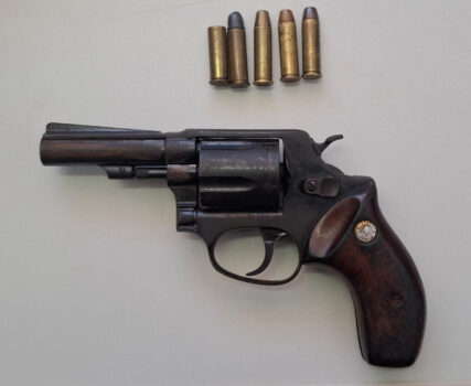Caseiro é preso pelo crime de porte ilegal de arma de fogo em propriedade rural (Foto: O Diário de Barretos)