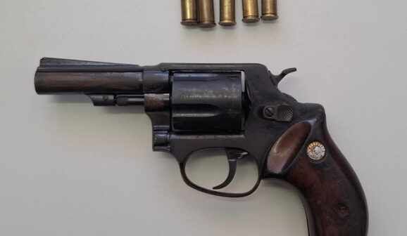 Caseiro é preso pelo crime de porte ilegal de arma de fogo em propriedade rural (Foto: O Diário de Barretos)