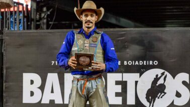 A segunda noite da final nacional da PBR (Professional Bull Riders) teve como vencedor o competidor sul-matogrossense Warley Oliveira da Silva, o Café, que conquistou nota 88,3 em sua montaria no touro Promissor da Companhia Paulo Emílio.