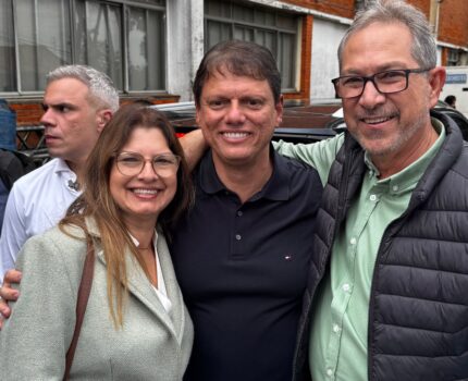 Uma comitiva liderada pelo prefeito da Estância Turística de Barretos, Odair Silva (Republicanos), juntamente com os vereadores Luis Paulo Vieira (Lupa) e Pastor Elson Santos, marcou presença no encontro do Partido Republicanos
