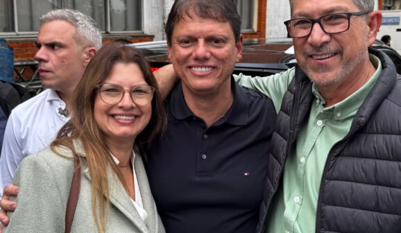 Uma comitiva liderada pelo prefeito da Estância Turística de Barretos, Odair Silva (Republicanos), juntamente com os vereadores Luis Paulo Vieira (Lupa) e Pastor Elson Santos, marcou presença no encontro do Partido Republicanos