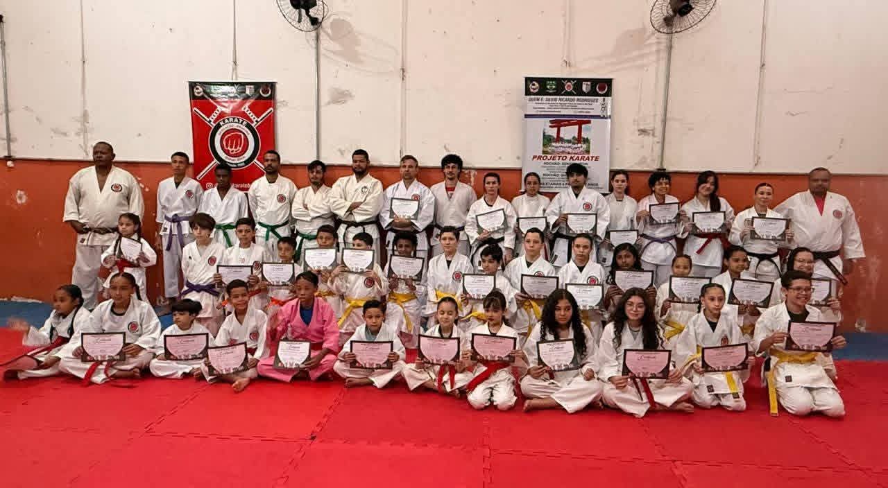 Karatecas participam do 48º exame de graduação de faixas