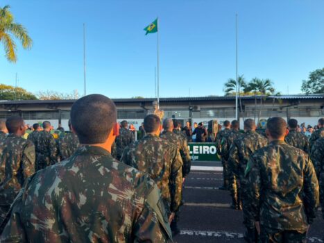 O Tiro de Guerra 02-005 de Barretos realizou, no sábado (1º), a cerimônia de entrega das boinas aos atiradores da turma de 2026 e o encerramento do Curso de Auxiliar de Instrução de Tiro de Guerra.