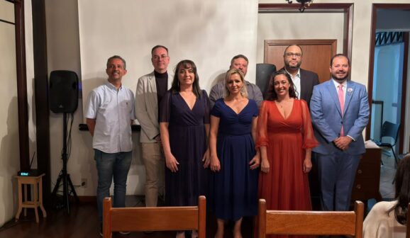 A Academia de Letras e Artes de Barretos (ALAB), sob a presidência de Elisete Tedesco, realizou no sábado (1º), na sede da entidade, instalada no antigo prédio de Os Independentes