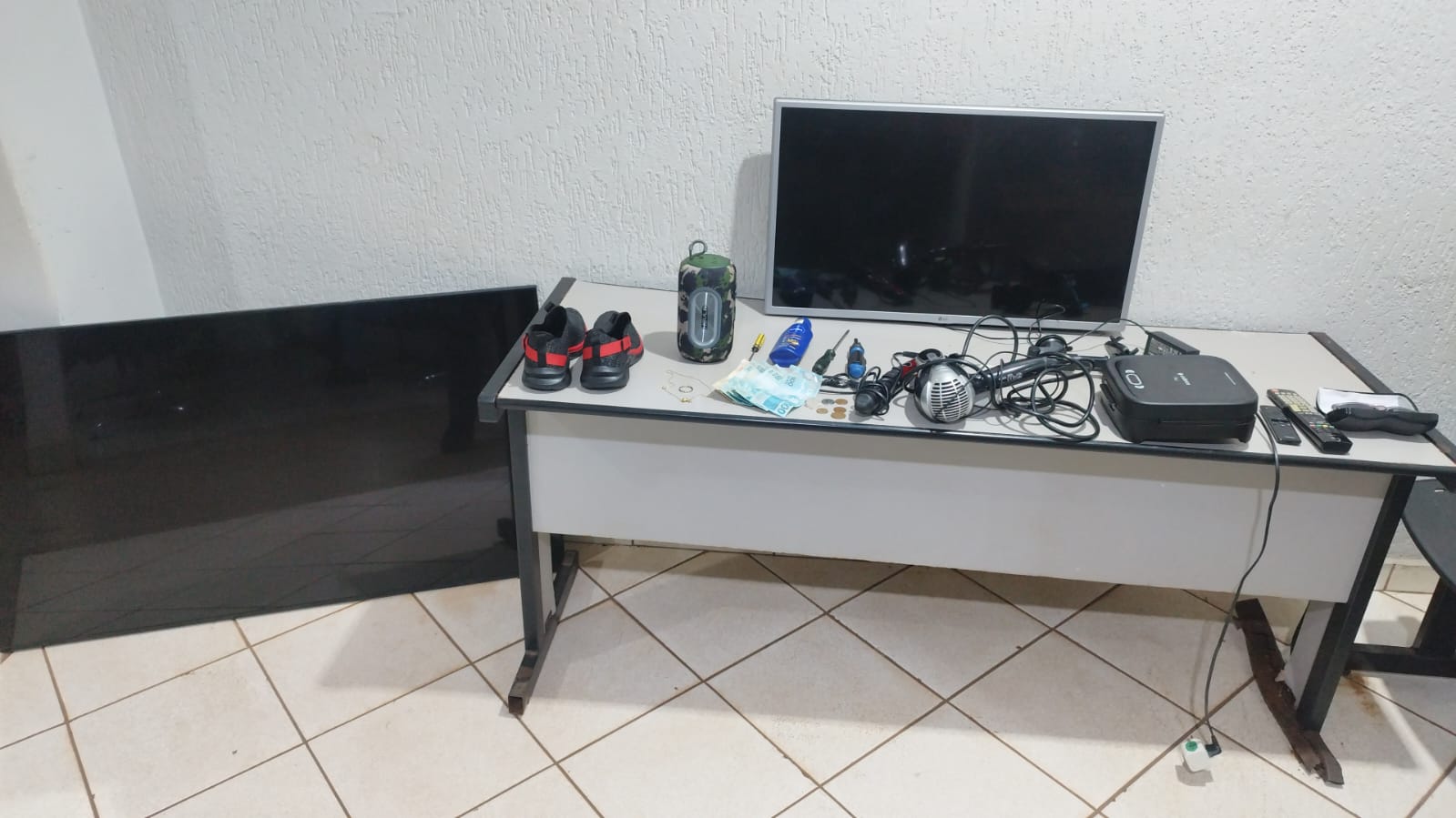 Polícia Militar detém autores e recupera objetos furtados