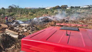 Bombeiros são acionados para em terreno no Distrito Industrial II (Foto: O Diário de Barretos)