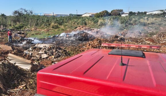 Bombeiros são acionados para em terreno no Distrito Industrial II (Foto: O Diário de Barretos)