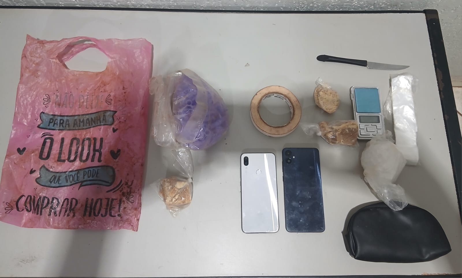 Mulher é presa por tráfico de entorpecente em Colina