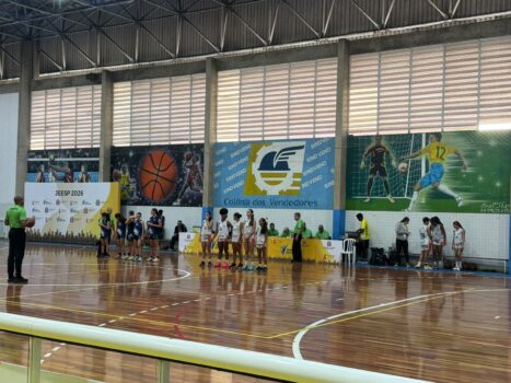 O basquete feminino do Instituto APAB Barretos/Unifeb está na final dos Jogos Escolares do Estado de São Paulo (JEESP) 2026, que estão sendo realizados em Praia Grande