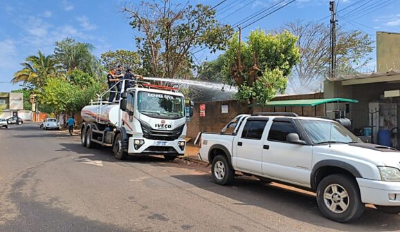 Os agentes da Defesa Civil e da Ronda Municipal de Barretos atuaram no combate a um incêndio no fim da manhã desta sexta-feira (7), no bairro Ibirapuera