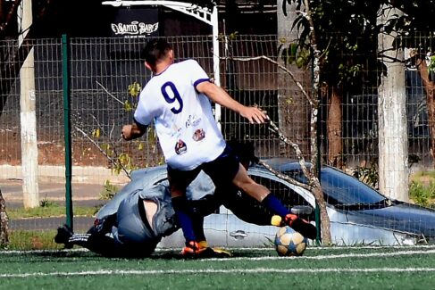 A terceira rodada do Campeonato Amador Varzeano promovido pela Liga Barretense de Futebol aconteceu neste domingo (9), Dia dos Pais, com 11 partidas.