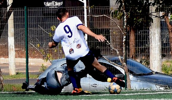 A terceira rodada do Campeonato Amador Varzeano promovido pela Liga Barretense de Futebol aconteceu neste domingo (9), Dia dos Pais, com 11 partidas.