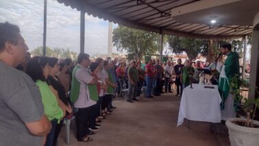 Missa do Dia dos Pais no Cemitério Municipal (Foto: O Diário de Barretos)