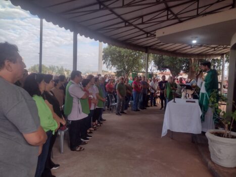 Missa do Dia dos Pais no Cemitério Municipal (Foto: O Diário de Barretos)