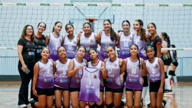 As meninas de Barretos da equipe Sub-12 Pré-Mirim Feminina da Secretaria Municipal de Esportes e Lazer/Associação Pró-Vôlei Barretos conquistaram o título da 3ª Etapa dos Festivais APV