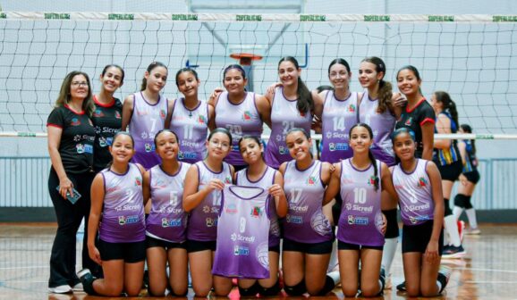As meninas de Barretos da equipe Sub-12 Pré-Mirim Feminina da Secretaria Municipal de Esportes e Lazer/Associação Pró-Vôlei Barretos conquistaram o título da 3ª Etapa dos Festivais APV
