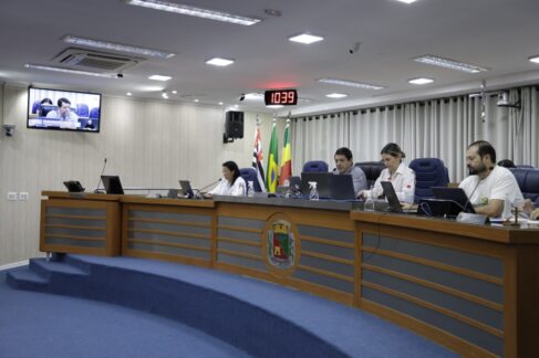 Sessão antecipada mantém votação de projetos