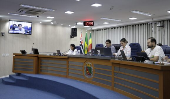 Sessão antecipada mantém votação de projetos