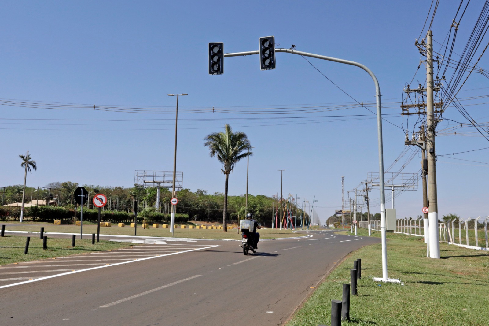 Semáforo manual será usado para controlar fluxo na  Comitivas