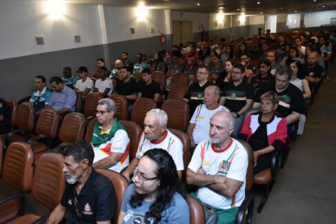 Atletas recebem reconhecimento por atuação esportiva