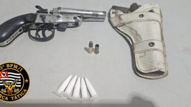 Homem é detido por posse irregular de arma e droga (Foto: O Diário de Barretos)
