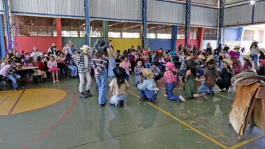 Queima do Alho celebra tradição nas escolas