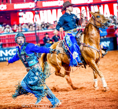 Competidor de Lagoa Formosa vence primeira noite do rodeio da PBR Brazil