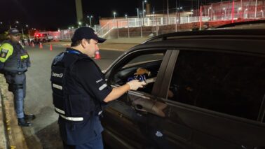 Fiscalização aborda 366 motoristas e registra 14 recusas ao bafômetro