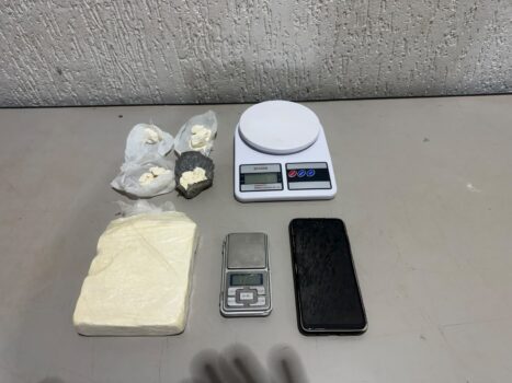 Polícia Militar detém mulher e apreende mais de meio quilo de cocaína (Foto: O Diário de Barretos)