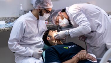 Atendimento odontológico gratuito segue até domingo no Parque do Peão