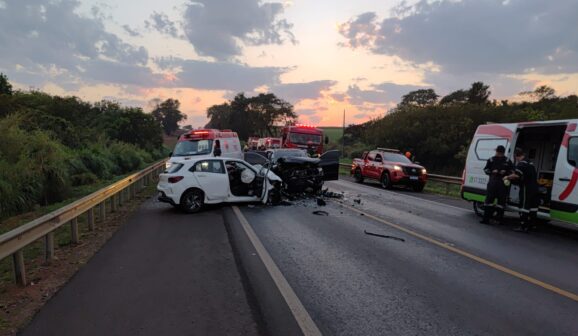Três ficam feridas em colisão frontal na rodovia Assis Chateaubriand (Foto: O Diário de Barretos)