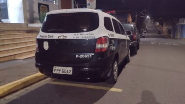 Mulher é presa após tentar passar drogas ao companheiro na delegacia (Foto: O Diário de Barretos)