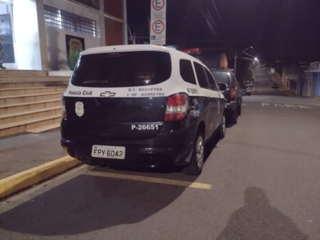 Mulher é presa após tentar passar drogas ao companheiro na delegacia (Foto: O Diário de Barretos)