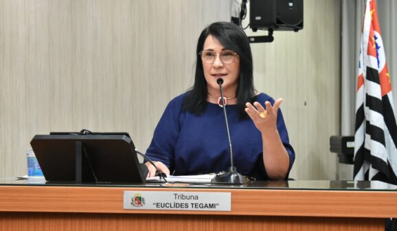 Pastora Junia durante pronunciamento na Câmara (Foto: Comunicação Câmara)