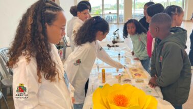 Alunos participam das atividades no Centro de Eventos Dr. Paulo Prata