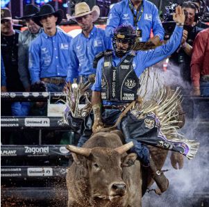 A segunda etapa de montarias da Liga Nacional de Rodeio foi realizada na noite desta terça-feira (25), no estádio de rodeios, dentro da programação da 71ª Festa do Peão de Barretos.