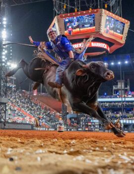 O competidor da cidade de Paranaíta/MT, João Paulo Velasco, está cada vez mais próximo do título de campeão nacional da PBR (Professional Bull Riders) de 2026.