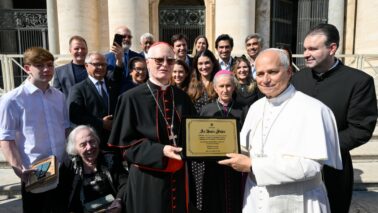 Dirigentes do INBRAC e Rede Vida com o Papa Leão XIV (Foto: Vatican Media)