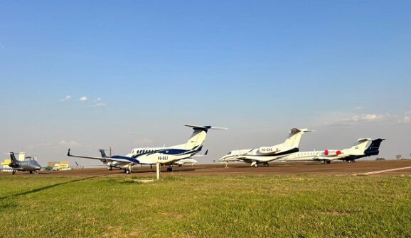 O Aeroporto Estadual Chafei Amsei de Barretos registrou, entre os dias 20 e 30 de agosto, cerca de 2 mil passageiros em 746 pousos e decolagens de aeronaves executivas e de voos comerciais da Azul Conecta.