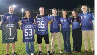 A Escolinha de Futebol da BFK (Barretos Football Kids) recebeu, na noite da última quarta-feira (2), uma doação de material esportivo para treinos e jogos