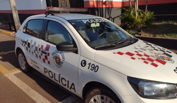 Agressor é preso, após mulher pedir socorro em escola (Foto: O Diário de Barretos)