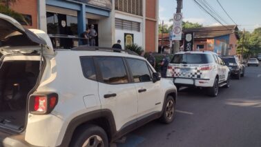 Polícia Militar detém quatro e recupera Renegade furtado (Foto: O Diário de Barretos)