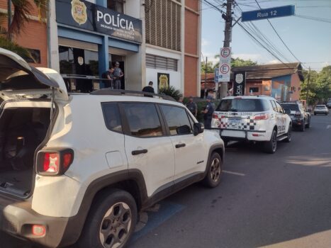 Polícia Militar detém quatro e recupera Renegade furtado (Foto: O Diário de Barretos)
