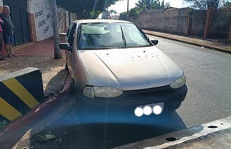 Colisão em cruzamento sinalizado por semáforo (Foto: O Diário de Barretos)